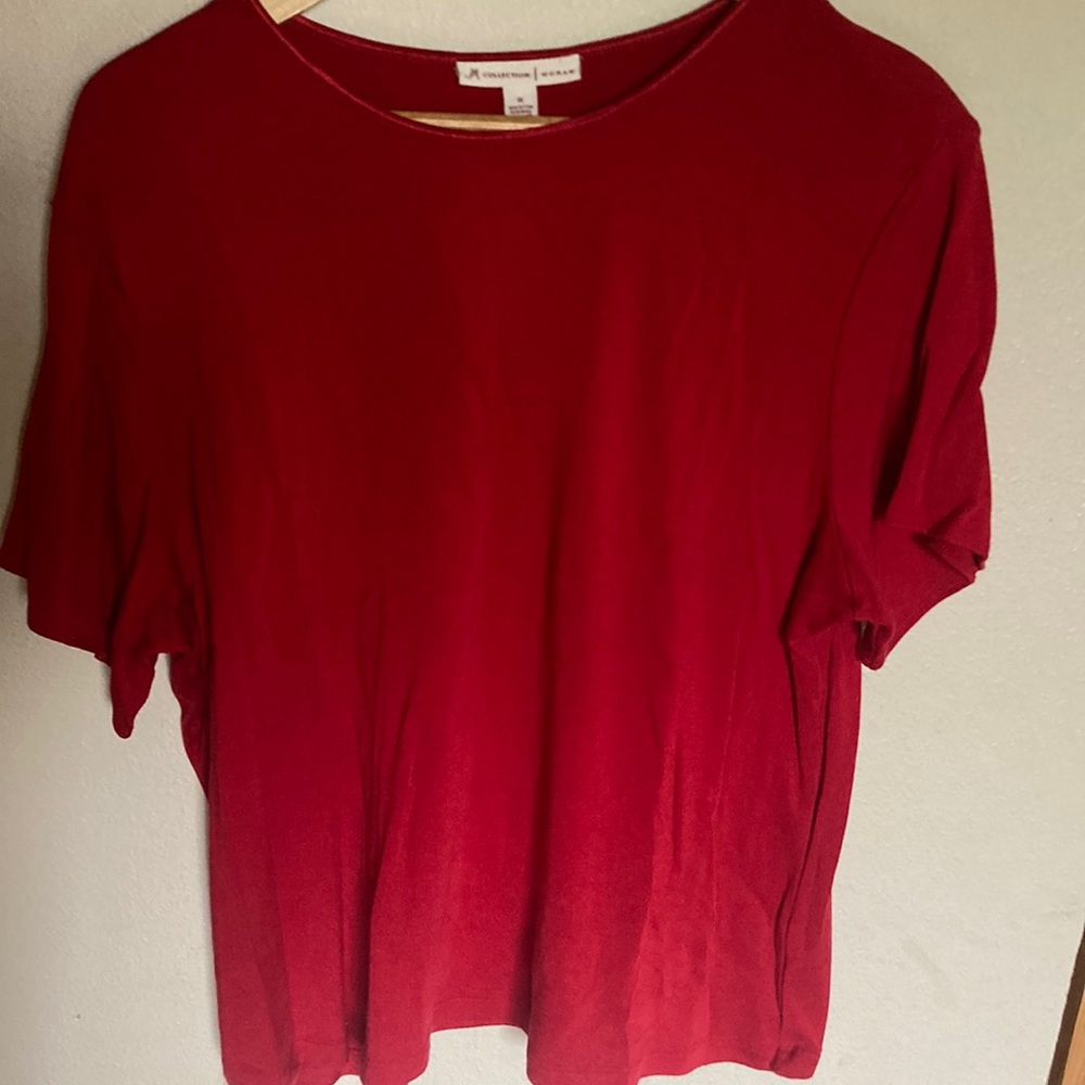 Classic red T-shirt, size XL, woman's